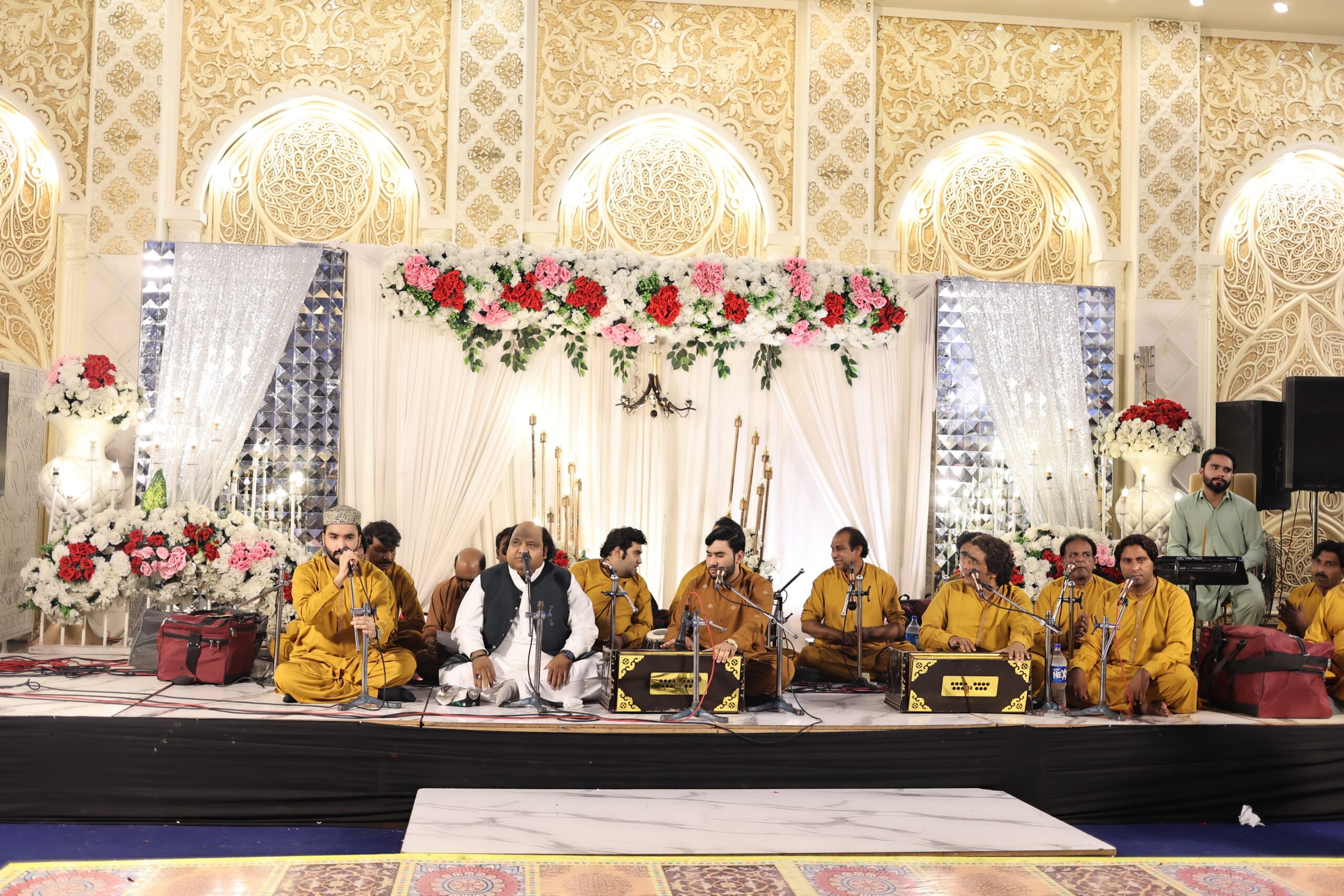 A spiritual & soulful mehfil — jahan ishq, noor aur mehmaan-nawazi ek ho jati hai ✨